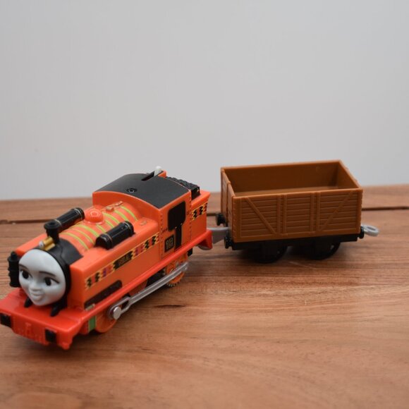 NIA 18 - 2013 Gullane Thomas & Friends TrackMaster Engine Motorized Oran… - Picture 3 of 10